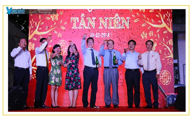 Tiệc tân niên là gì?